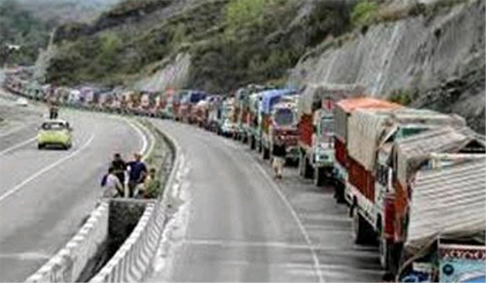 जम्मू-श्रीनगर राष्ट्रीय राजमार्ग पर भूस्खलन, राजमार्ग बंद जम्मू-श्रीनगर राष्ट्रीय राजमार्ग पर भूस्खलन, राजमार्ग बंद