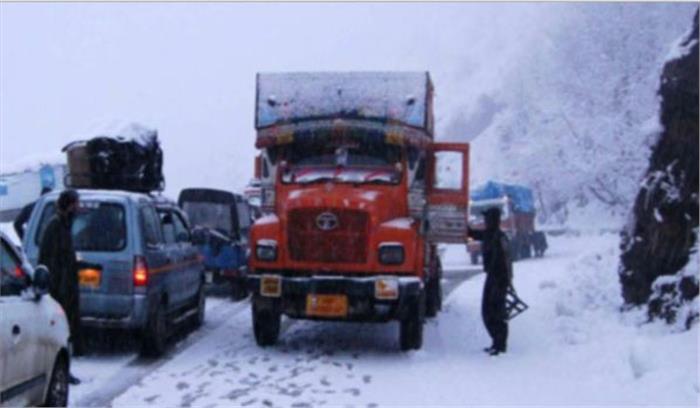 जम्मू-श्रीनगर राजमार्ग 3 दिनों बाद खुला