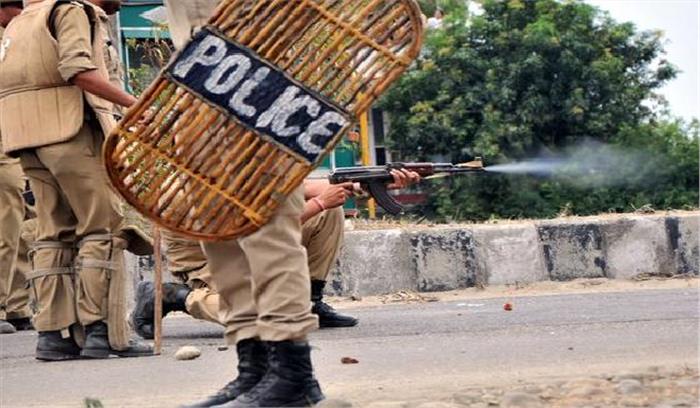 आतंकवादियों की मदद के आरोप में 2 पुलिसकर्मी गिरफ्तार