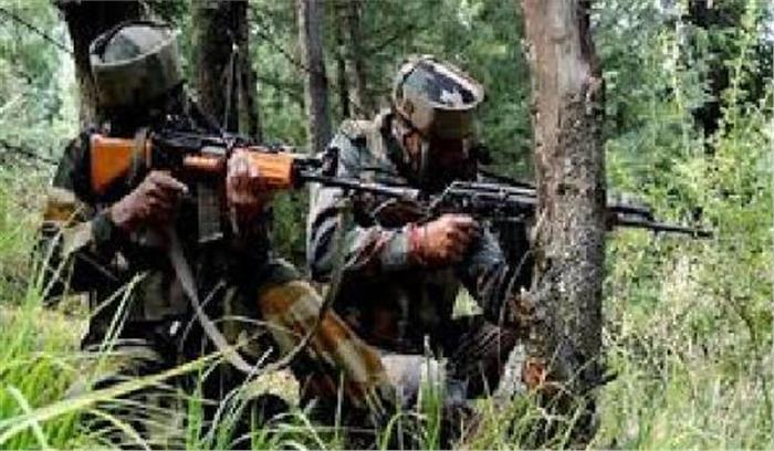 कुलगाम : सुरक्षा बलों और आतंकियों के बीच गोलीबारी, 1 नागरिक की मौत