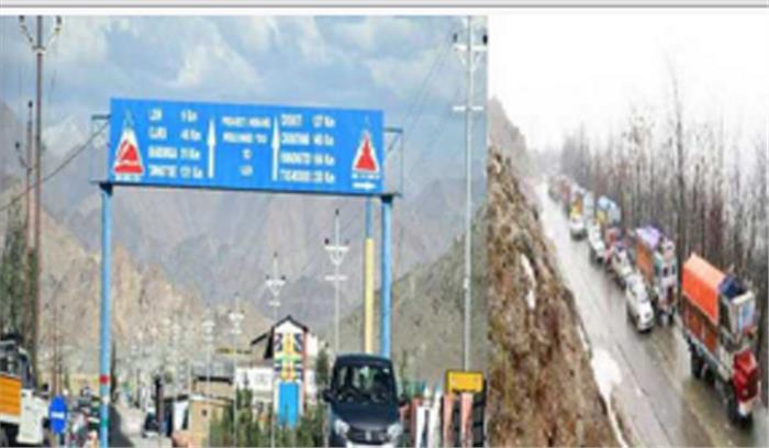 हिमपात के कारण लेह और मुगल रोड बंद रहा, कश्मीर राजमार्ग वाहनों के लिए शुरू