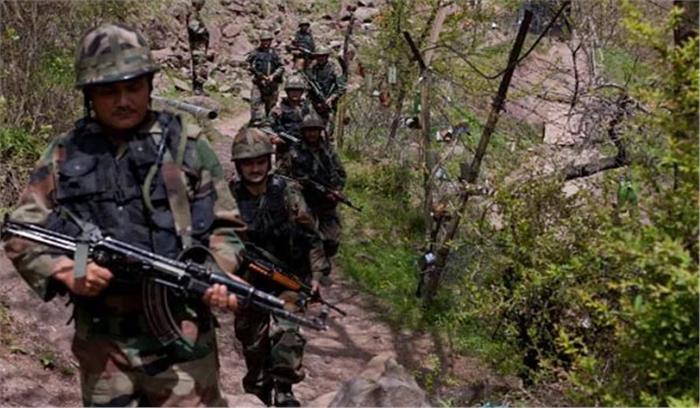 जम्मू-कश्मीर: कुलगाम जिले में आतंकवादियों के खिलाफ सेना का तलाशी अभियान जारी