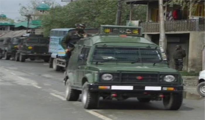 जम्मू- कश्मीर: मुठभेड़ में एक जवान शहीद, 2 नागरिकों की मौत जम्मू- कश्मीर: मुठभेड़ में एक जवान शहीद, 2 नागरिकों की मौत