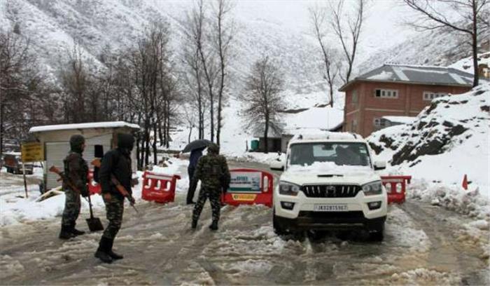 जम्मू कश्मीर :सुरक्षाबलों-आतंकवादियों के बीच मुठभेड़ में 2 आतंकी ढेर