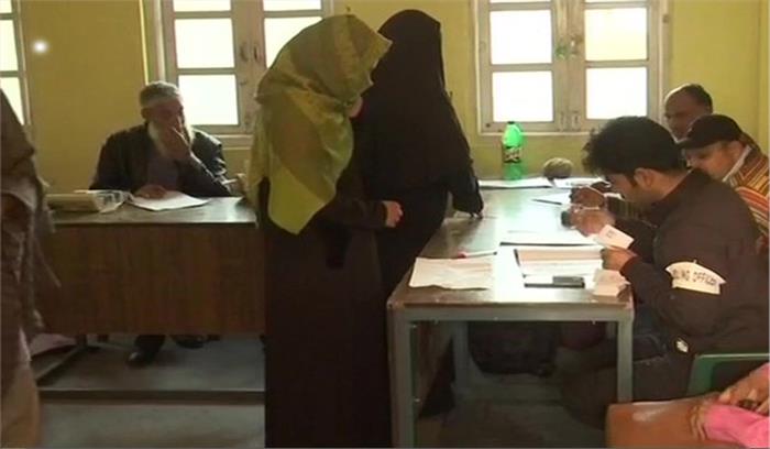 जम्मू कश्मीर :निकाय चुनाव के तीसरे चरण में 35 प्रतिशत मतदान ,घाटी में रफ्तार मंद