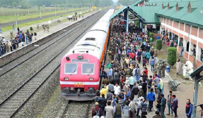 दक्षिण कश्मीर में लगातार चौथे दिन भी रेल सेवाएं स्थगित दक्षिण कश्मीर में लगातार चौथे दिन भी रेल सेवाएं स्थगित