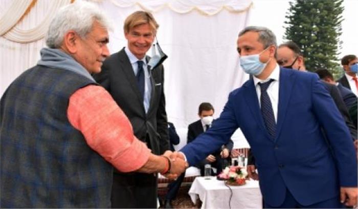 जम्मू-कश्मीर के उपराज्यपाल ने विदेशी राजदूतों को दी विकास कार्यों की जानकारी