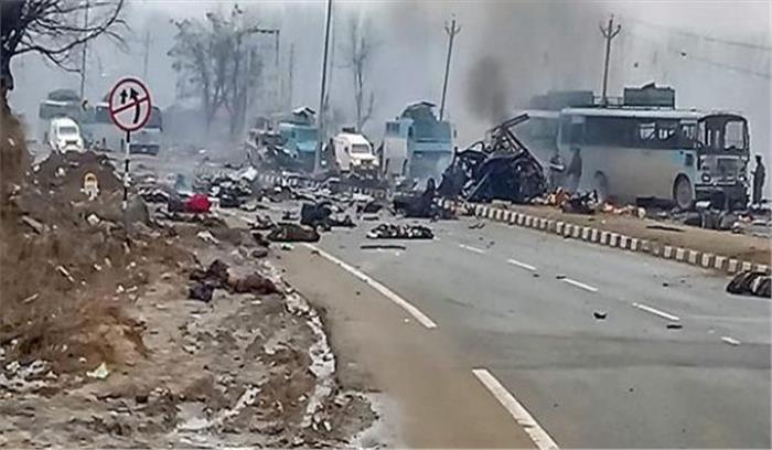 जम्मू एवं कश्मीर: सीआरपीएफ के काफिले पर बड़ा आतंकी हमला, 42 जवान शहीद जम्मू एवं कश्मीर: सीआरपीएफ के काफिले पर बड़ा आतंकी हमला, 42 जवान शहीद