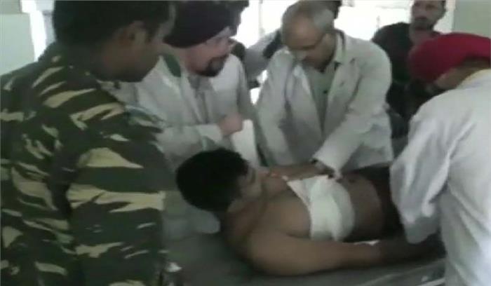 जम्मू-कश्मीर के त्राल में आतंकियों ने किया ग्रेनेड हमला, आठ सुरक्षाकर्मी घायल