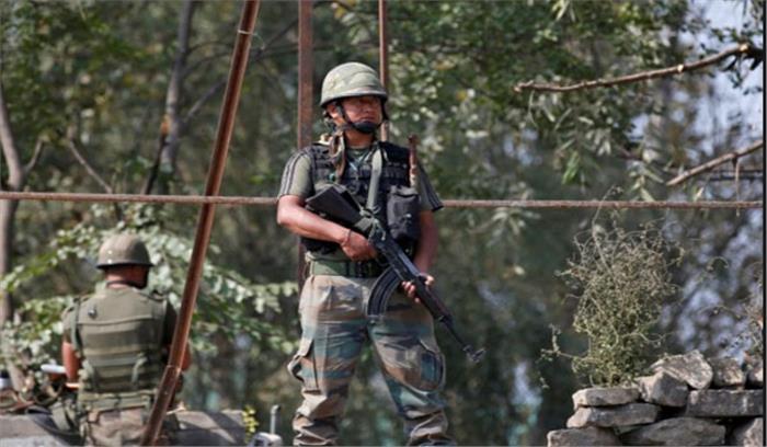 जम्मू एवं कश्मीर में सुरक्षा बलों व आतंकवादियों के बीच मुठभेड़ जम्मू एवं कश्मीर में सुरक्षा बलों व आतंकवादियों के बीच मुठभेड़