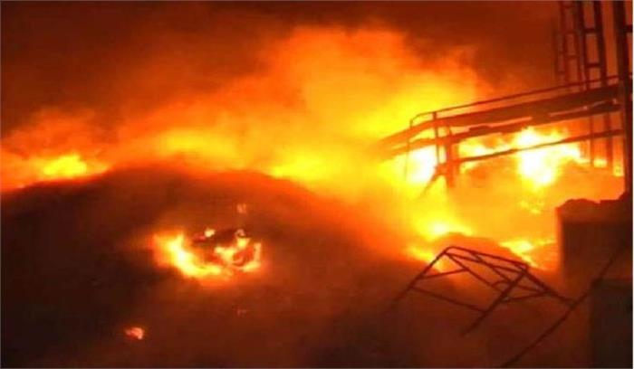 जम्मू में लकड़ी के गोदाम में आग, दो घायल