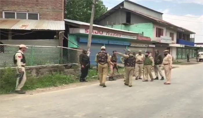 जम्मू-कश्मीर: बारामूला में आतंकवादियों ने पुलिसकर्मियों पर की गोलीबारी