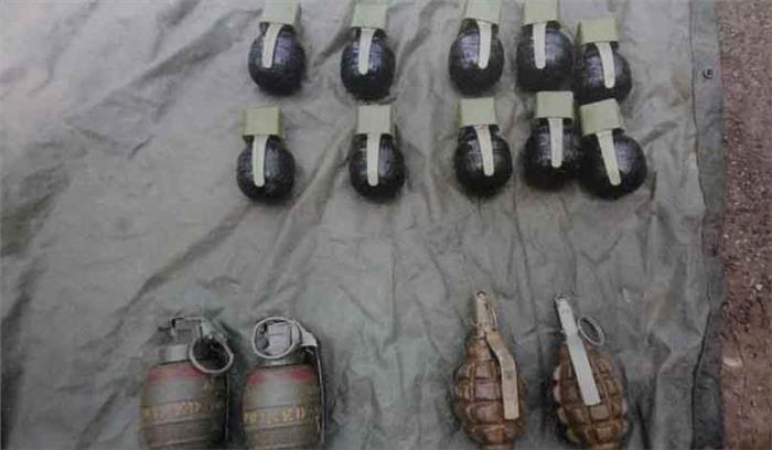  जम्मू- कश्मीर के पुंछ में तलाशी अभियान के दौरान हथियार और गोला बारूद बरामद