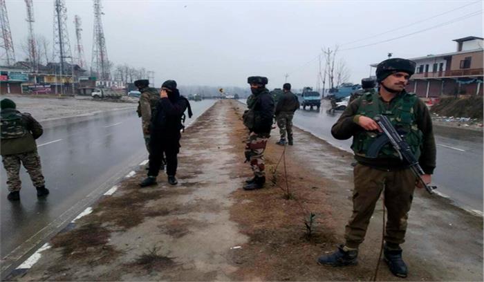 जम्मू - कश्मीर में आतंकी हमले के खिलाफ बंद से जनजीवन प्रभावित