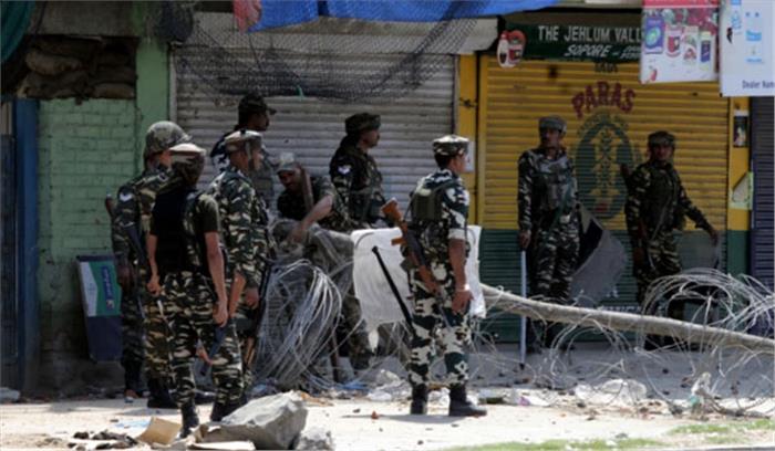 जम्मू एवं कश्मीर: सुरक्षा बलों और आतंकवादियों के बीच मुठभेड़ में किशोर घायल जम्मू एवं कश्मीर: सुरक्षा बलों और आतंकवादियों के बीच मुठभेड़ में किशोर घायल