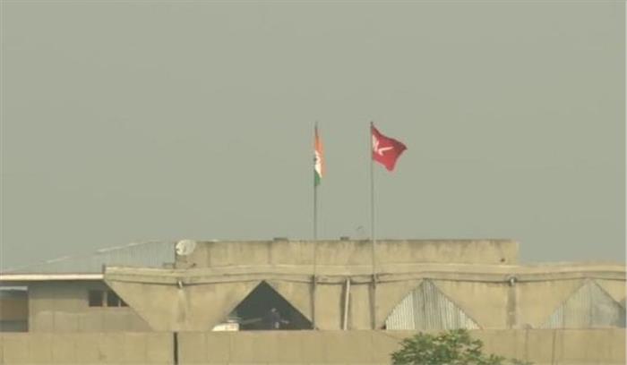 फिलहाल दो निशान जारी हैं कश्मीर में!