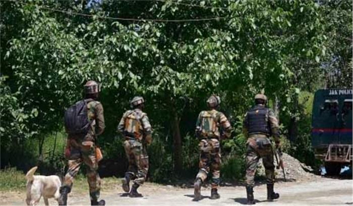 जम्मू-कश्मीर के त्राल में सुरक्षा बलों ने एक आतंकी को किया ढेर, शव बरामद