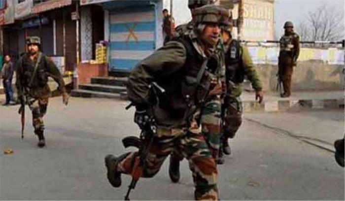 जम्मू - कश्मीर : कुलगाम में सैन्य शिविर पर आतंकी हमला,1 नागरिक घायल