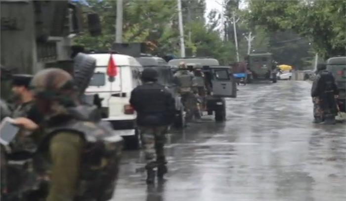 जम्मू कश्मीर के पुलवामा में मारे गए आतंकवादी का शव हुआ बरामद