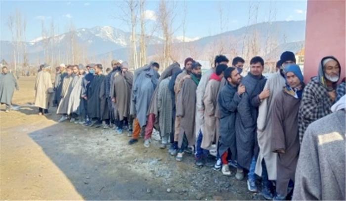 जम्मू-कश्मीर : पंच, सरपंच उपचुनाव के 7वें चरण में 68.43, 58.64 फीसदी मतदान