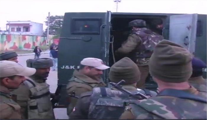 जम्मू: हथियारबंद आतंकवादियों को चारों ओर से घेरा
