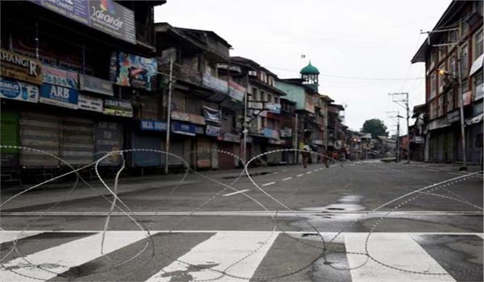 जम्मू संभाग में अघोषित कर्फ्यू के बीच खुलते-बंद होते रहे बाजार