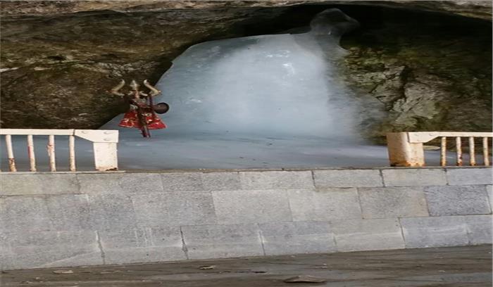 अमरनाथ गुफा में राज्यपाल ने किए प्रथम दर्शन और यात्रा की विधिवत शुरूआत हो गई