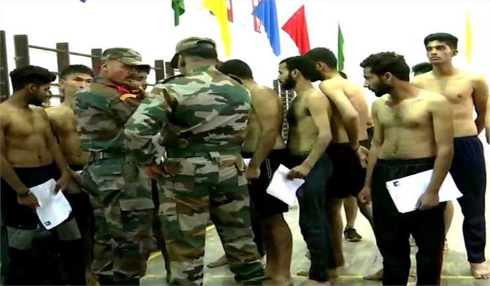 श्रीनगर में सेना की भर्ती रैली में उमड़ी भीड़ से पाक के सीने पर लौटे सांप श्रीनगर में सेना की भर्ती रैली में उमड़ी भीड़ से पाक के सीने पर लौटे सांप