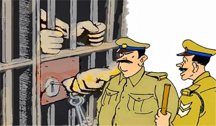 जम्मू में 3.23 लाख रुपये के साथ 3 युवक हिरासत में लिए गए जम्मू में 3.23 लाख रुपये के साथ 3 युवक हिरासत में लिए गए