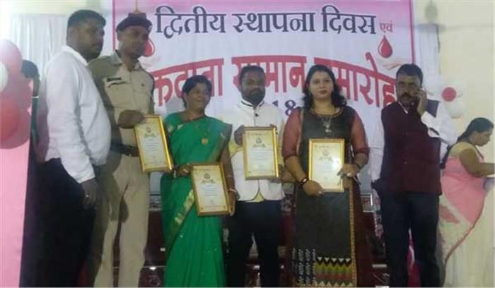 फ्रेंडली पुलिसिंग, सामाजिक कार्यो में जागरूकता लाने एवं 17 बार रक्त दान करने वाले हुए सम्मानित