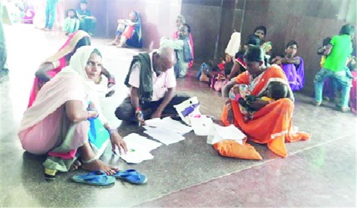 जनदर्शन में भी लोगों को नहीं मिल पा रहा है सुकून