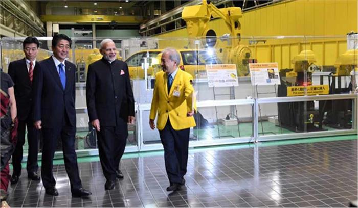जापान : मोदी, शिंजो आबे ने किया रोबोट कंपनी का दौरा जापान : मोदी, शिंजो आबे ने किया रोबोट कंपनी का दौरा