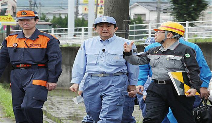 आज जापान में बाढ़ प्रभावित इलाके के दौरे पर प्रधानमंत्री शिंजो आबे