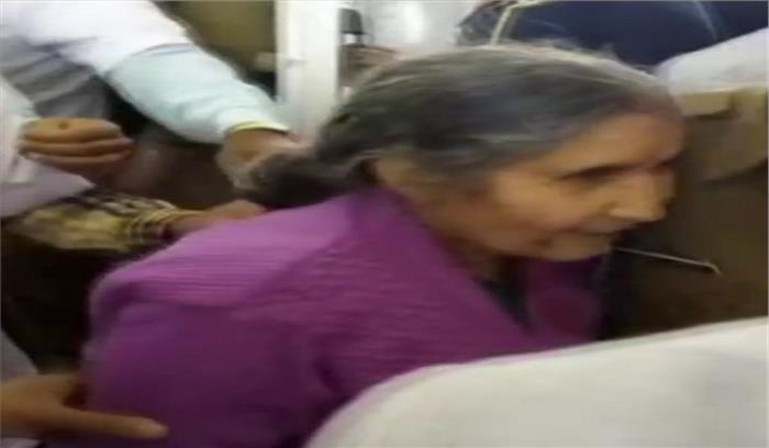 पीएम मोदी की पत्नी जसोदाबेन सड़क दुर्घटना में बाल- बाल बचीं