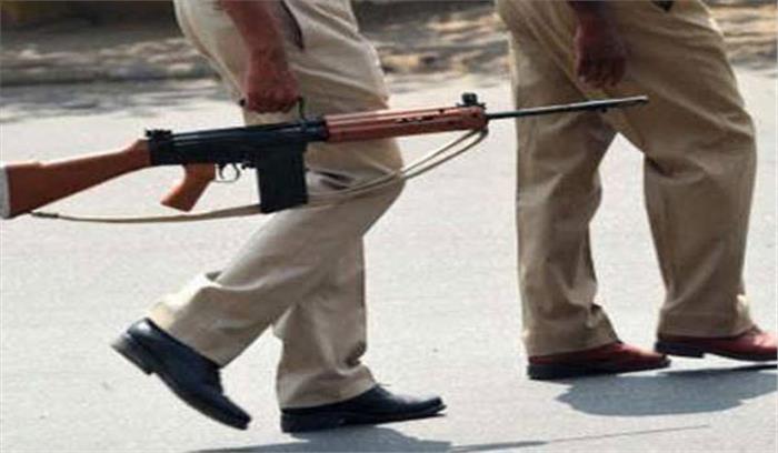 उत्तर प्रदेश : मुठभेड़ में इनामी अपराधी सहित दो गिरफ्तार,दो पुलिसकर्मी व बदमाश घायल उत्तर प्रदेश : मुठभेड़ में इनामी अपराधी सहित दो गिरफ्तार,दो पुलिसकर्मी व बदमाश घायल