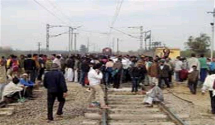 जाट आंदोलन के चलते पटरी से उतरा रेल परिचालन, यात्री परेशान