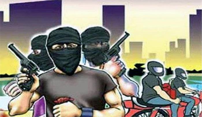 जौनपुर में तीन शातिर बदमाशों पर इनाम घोषित जौनपुर में तीन शातिर बदमाशों पर इनाम घोषित