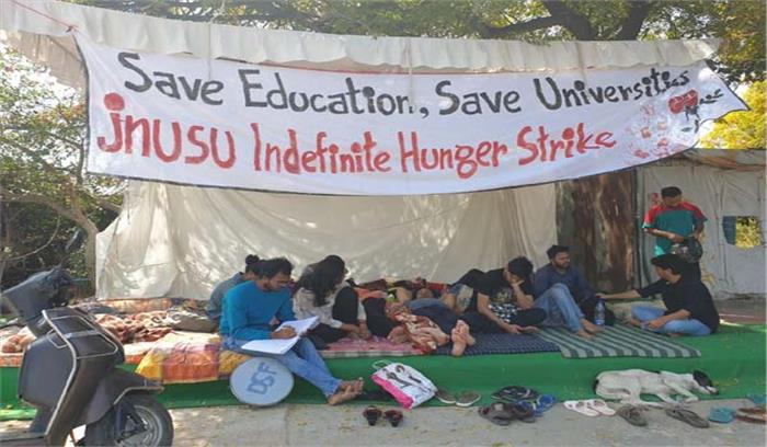 जेएनयू में छात्रों ने शुरू किया अनशन जेएनयू में छात्रों ने शुरू किया अनशन
