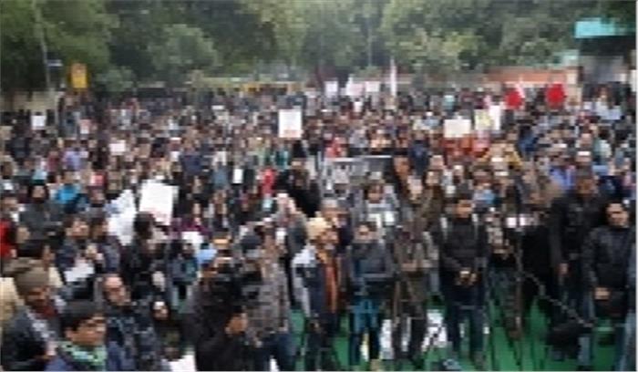 लॉकडाउन : जेएनयू छात्र ने गार्ड पर लगाया पिटाई का आरोप