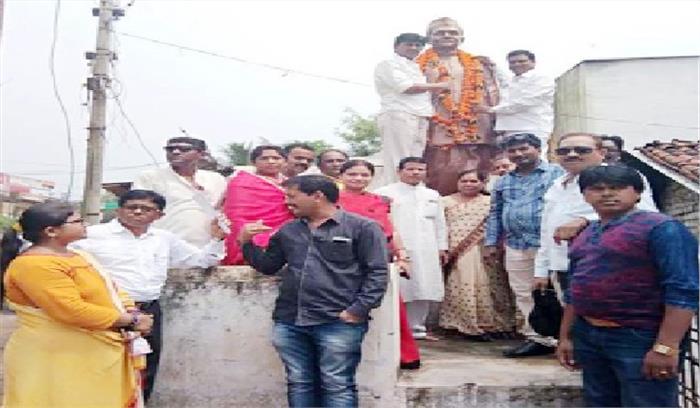 जयंती पर राष्ट्रपिता व शास्त्री का स्मरण