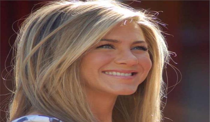 राहत कार्यो के लिए जेनिफर एनिस्टन ने 10 लाख डॉलर दान दिए