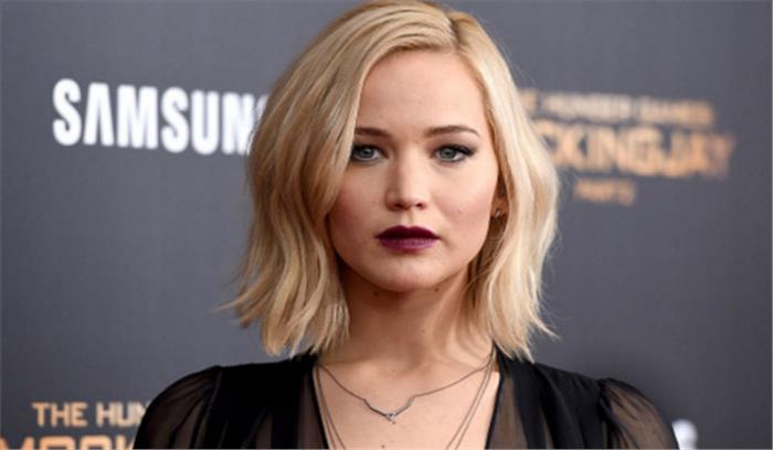 अनरिग्ड लाइव शो को होस्ट करेंगी जेनिफर लॉरेंस