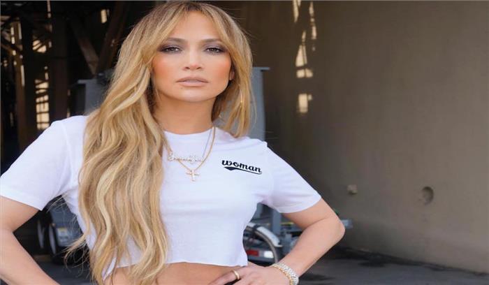 मेरे प्रेमी एलेक्स मुझे अपनी बेटियों के लिए एक रोल मॉडल के रूप में देखते हैं:  जेनिफर लोपेज