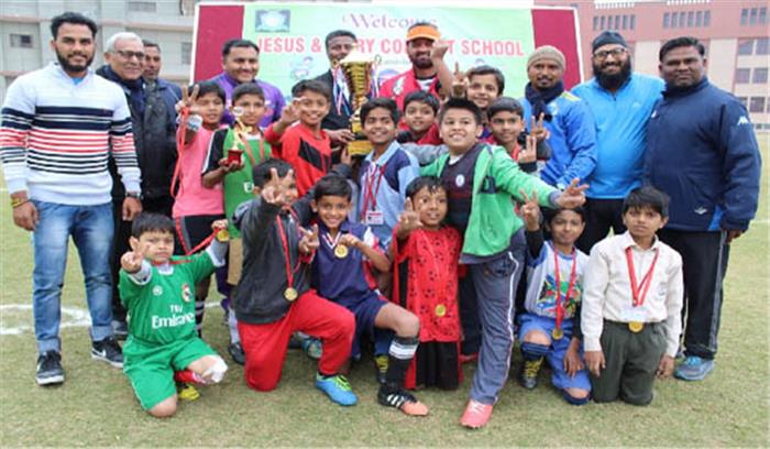 फुटबॉल टूर्नामेंट में अर्सलाइन व समरविले की टीम बनी चैम्पियन फुटबॉल टूर्नामेंट में अर्सलाइन व समरविले की टीम बनी चैम्पियन