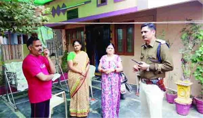 रिटायर्ड गार्ड दंपति से साढ़े 4 लाख के जेवर लेकर चंपत रिटायर्ड गार्ड दंपति से साढ़े 4 लाख के जेवर लेकर चंपत