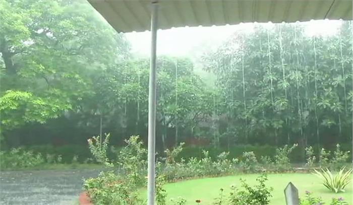 दिल्ली में सुबह झमाझम बारिश,तापमान में गिरावट आई