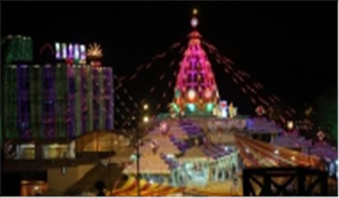 राजधानी दिल्ली का झंडेवालान मंदिर 40 हजार लोगों को करा रहा भोजन