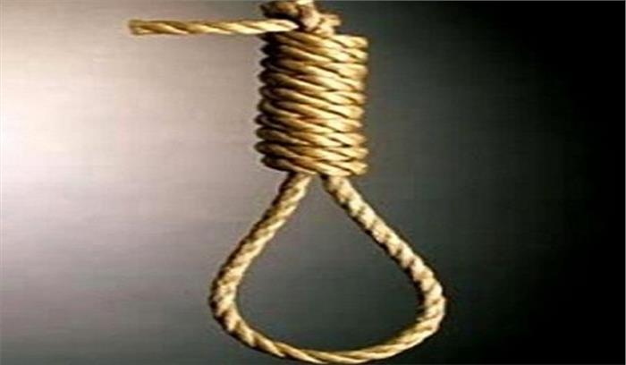 झांसी में दुष्कर्मी के पुतले को दी गई फांसी