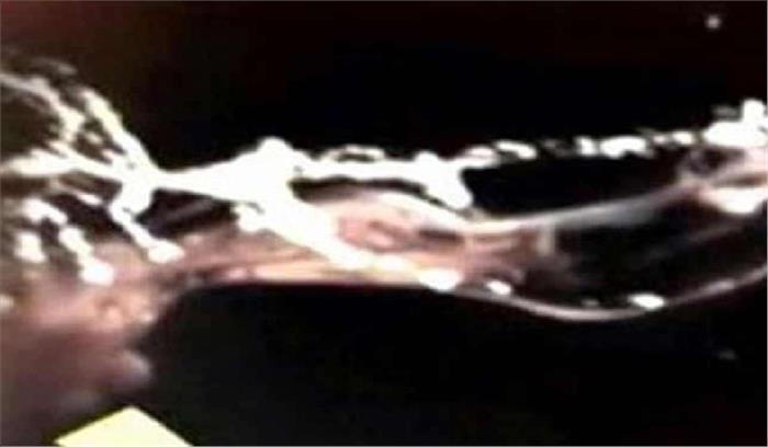 झारखंड : रांची में 2 लोगों ने शिक्षिका पर फेंका तेजाब झारखंड : रांची में 2 लोगों ने शिक्षिका पर फेंका तेजाब