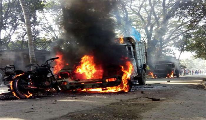 झारखंड में नक्सलियों ने 13 वाहनों में आग लगाई
